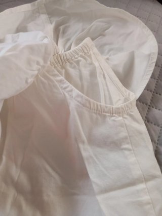 Blusa blanca con volante