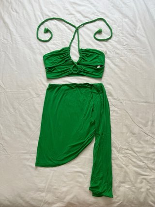 Conjunto verde falda y top con cuerda