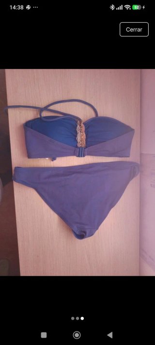 Bikini azul con adornos