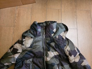 Plumífero camuflaje Bershka capucha Talla M