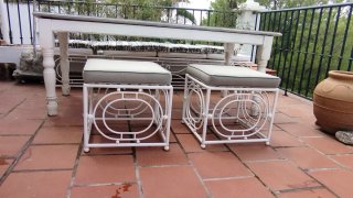 2 bancos de hierro con cojines