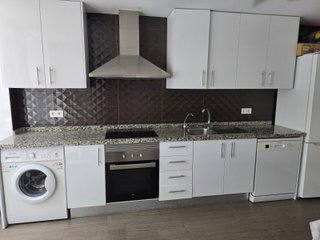 Cocina completa con encimera de piedra