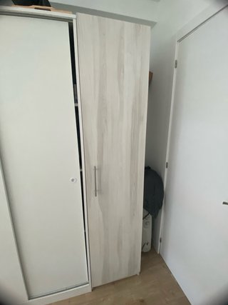 Cómoda de madera marrón