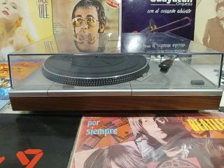 Tocadiscos Sanyo TP 1020