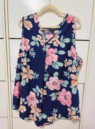 Blusa floral azul y rosa