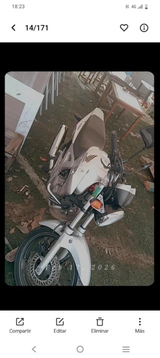 Honda CBF 250 Naked Plata