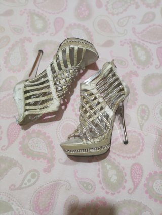 Zapatos de tacón N°35 dorados y plateados