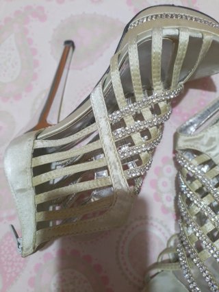 Zapatos de tacón N°35 dorados y plateados