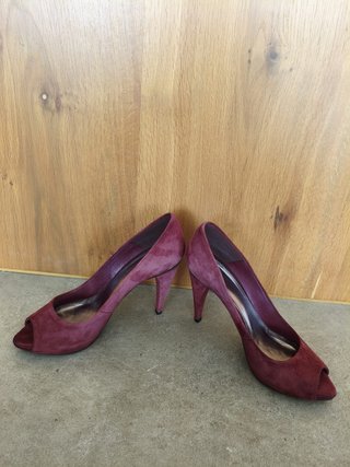 Zapatos de tacón alto Zara color vino