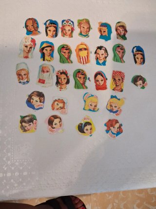 Lote 27 cromos chicas 80s troquelados