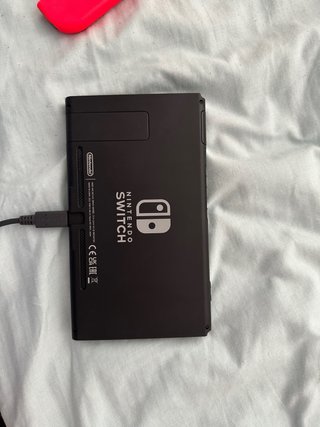 Nintendo Switch V2 + Caja + 4 Juegos + Funda