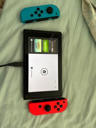 Nintendo Switch V2 + Caja + 4 Juegos + Funda