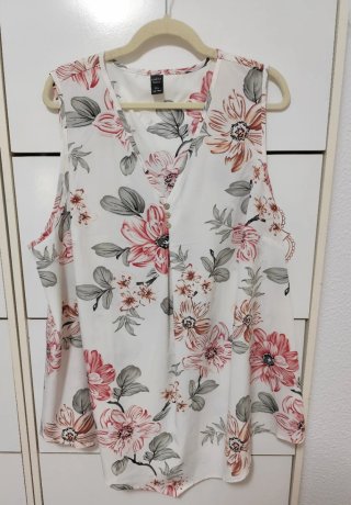 Blusa floral sin mangas