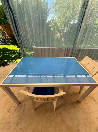 Mesa de jardín cristal azul y blanco