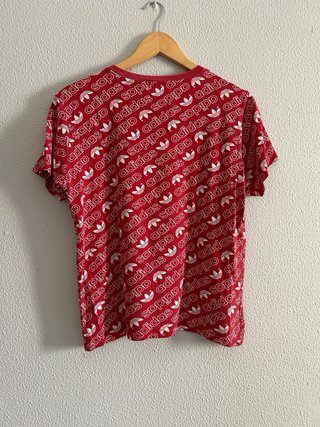 Camiseta Adidas Roja Estampada