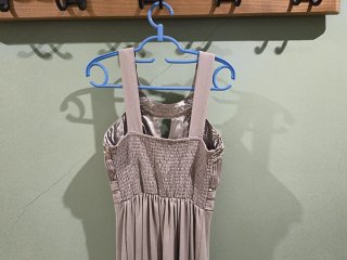 Vestido de fiesta plateado con pedrería