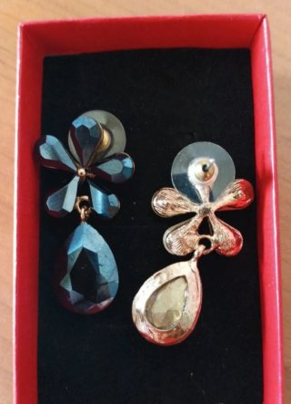 Pendientes Vintage Auténtico Flor Negra y Lágrima