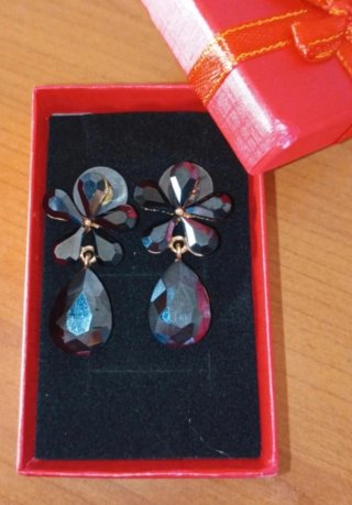 Pendientes Vintage Auténtico Flor Negra y Lágrima