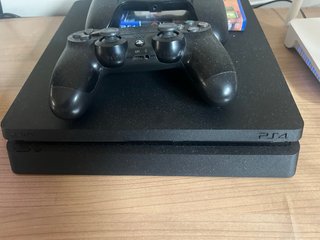 Consola PS4 Negra + 2 Mandos + Juego