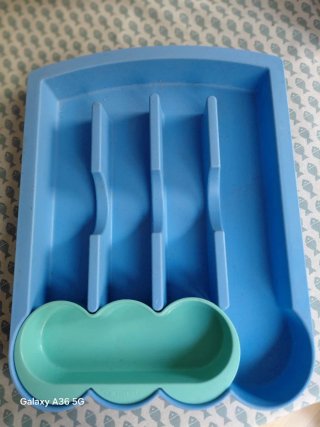 Organizador de cubiertos azul y verde