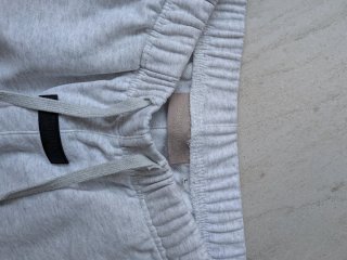 Fear of God Essentials Shorts Grises Hombre