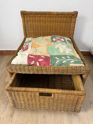 Sillón vintage mimbre con cajón