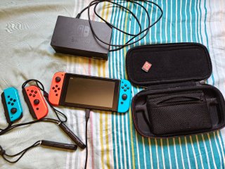 Nintendo Switch Azul/Naranja + Accesorios