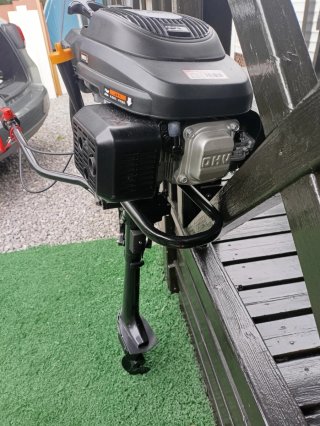 Neumática y Motor Fueraborda 5.5 CV 4 Tiempos