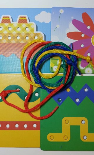 Juguete Ensartar Lazos Apli Kids +3 y regalo puzle