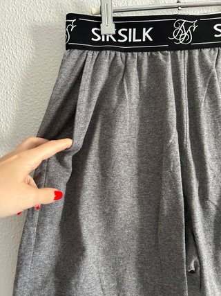 Pantalón corto SikSilk gris