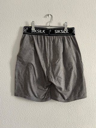 Pantalón corto SikSilk gris