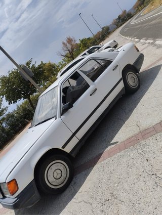 Mercedes-Benz W124 1986