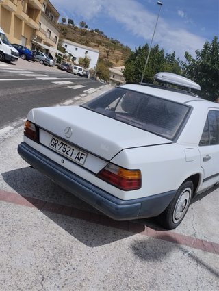 Mercedes-Benz W124 1986