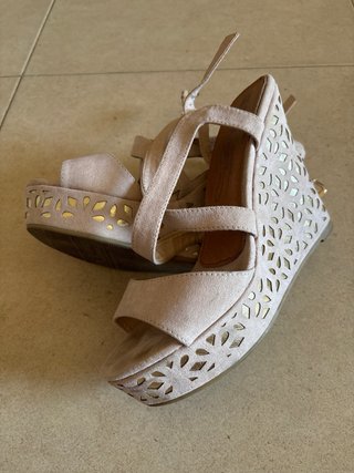 Sandalias cuña beige talla 39