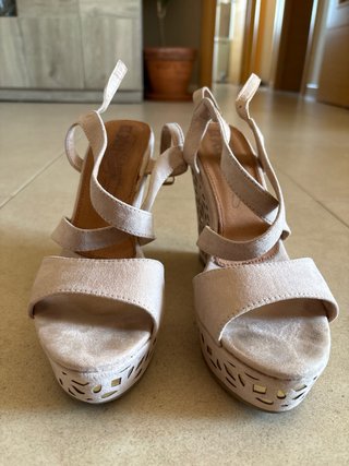 Sandalias cuña beige talla 39