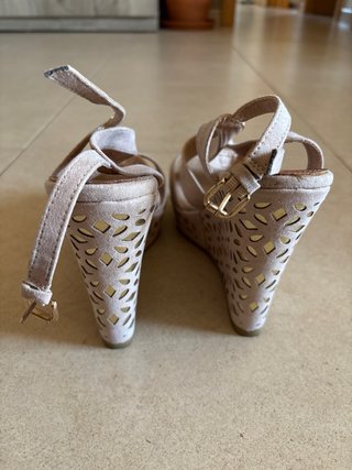 Sandalias cuña beige talla 39