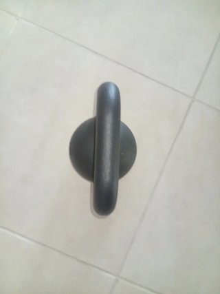 Pesa rusa / Kettlebell 12 kg. Base engomada