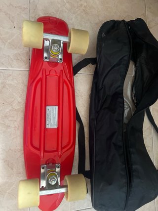 Skate rojo con funda