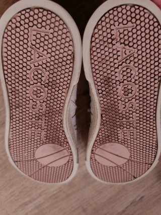 Zapatillas Lacoste blancas y rosas