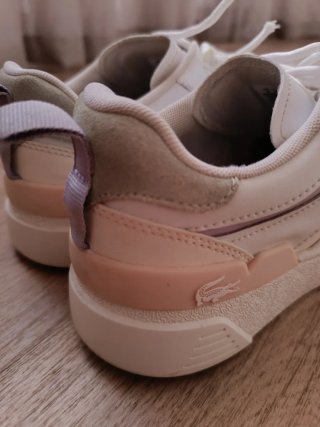 Zapatillas Lacoste blancas y rosas