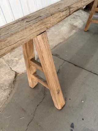 Banco antiguo de madera rústica