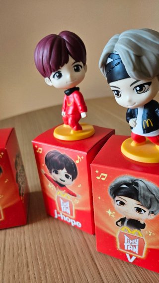 TinyTAN BTS McDonalds V y J-Hope Figuras