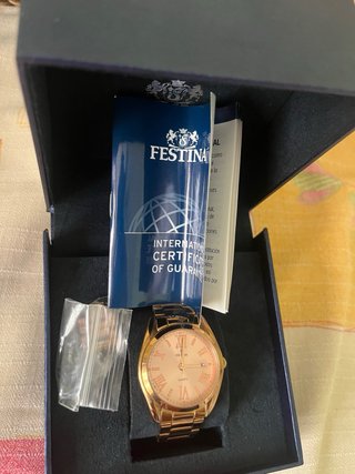 Reloj Festina. Falta ponerle pila. Por falta de us