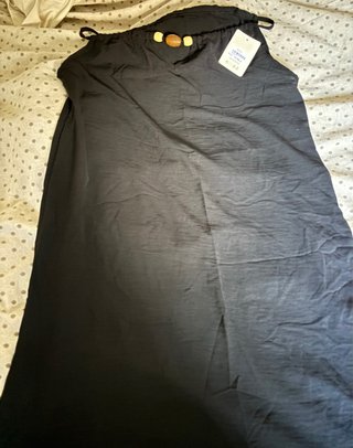 Vestido negro talla U con cuentas