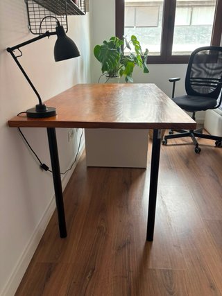 Mesa de estudio con cajonera