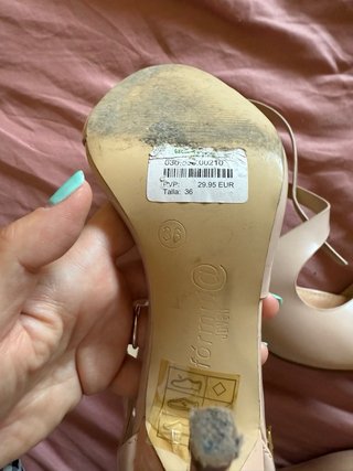 Bonitos zapatos de tacón beige