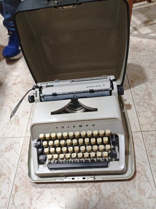 Máquina de escribir Triumph Gabriele 10