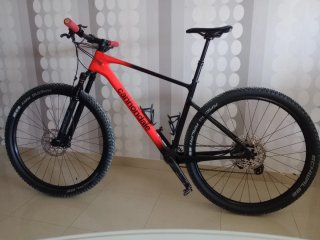 Bicicleta MTB Cannondale Rossa e Nera