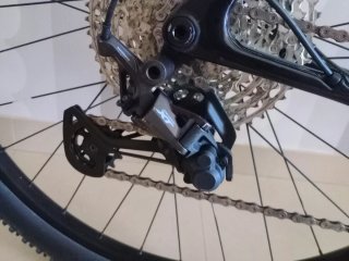 Bicicleta MTB Cannondale Rossa e Nera