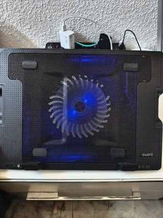 Soporte portátil gamer Ewent con ventilador RGB